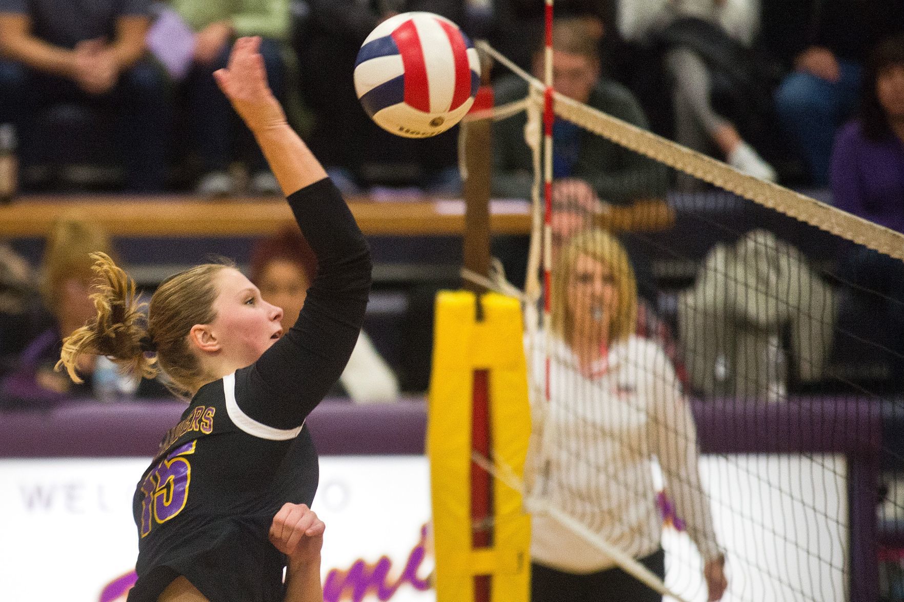 110118-blm-spt-12bhsvolley